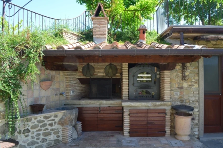 Forno a pizza e area barbecue al Cardo Resort